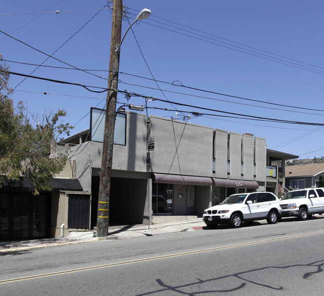 316-328 Thalia St in Laguna Beach, CA - Foto de edificio - Building Photo