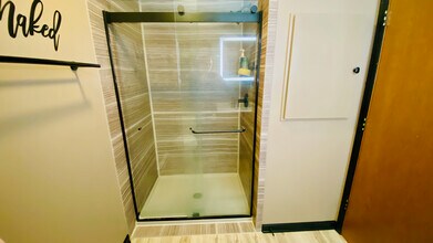 384 Minz Park Cir, Unit 5 in West Bend, WI - Building Photo - Building Photo