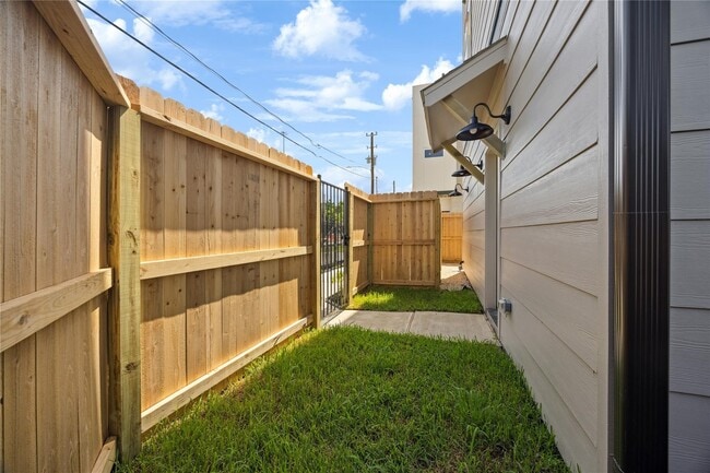2806 Mills St in Houston, TX - Building Photo - Building Photo