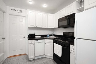 301e E 104th St in New York, NY - Building Photo - Building Photo