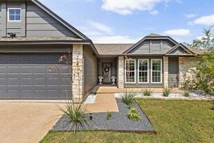 8000 Treehouse Ln in Austin, TX - Building Photo