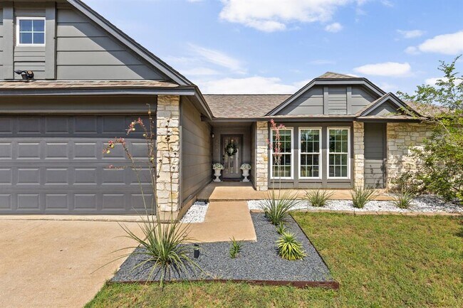 8000 Treehouse Ln in Austin, TX - Building Photo - Building Photo