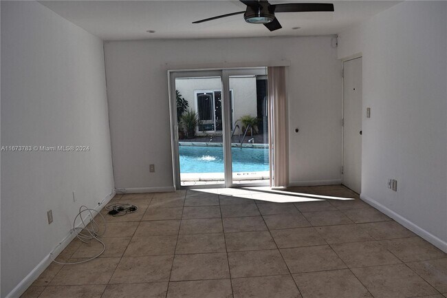 1777 Michigan Ave, Unit 108 in Miami Beach, FL - Building Photo - Building Photo