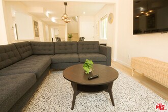 9042 Phyllis Ave in West Hollywood, CA - Building Photo - Building Photo