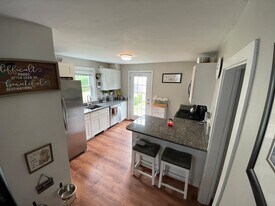 76 Houlton St in Swansea, MA - Building Photo