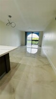 9440 Fontainebleau Blvd in Miami, FL - Building Photo - Building Photo