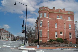 406 E Capitol St NE in Washington, DC - Building Photo - Building Photo