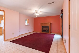 43 Commons Dr in East Greenbush, NY - Foto de edificio - Building Photo