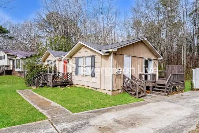 121 Winchester Dr in Bessemer, AL - Building Photo - Building Photo