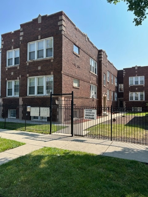 2035 N Kildare Ave