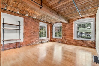 14 Sanford St in Medway, MA - Building Photo - Building Photo