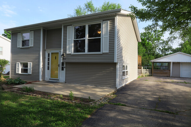 2513 Arden Dr in Champaign, IL - Building Photo - Building Photo