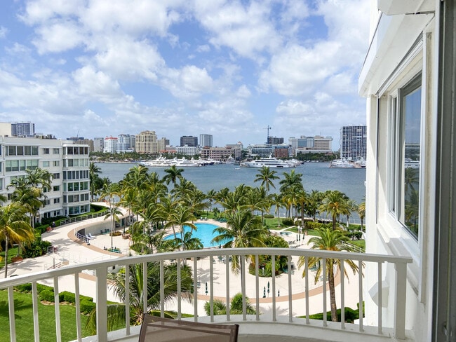 44 Cocoanut Row in Palm Beach, FL - Building Photo - Building Photo