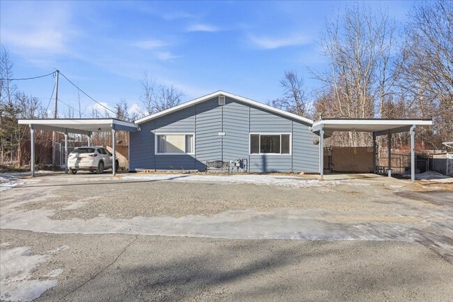 900 N Wesglenn Cir in Wasilla, AK - Building Photo - Building Photo