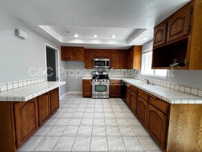 10161 Cabo Dr in Westminster, CA - Foto de edificio - Building Photo