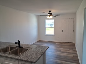 2102 Midland Dr in Thibodaux, LA - Foto de edificio - Building Photo