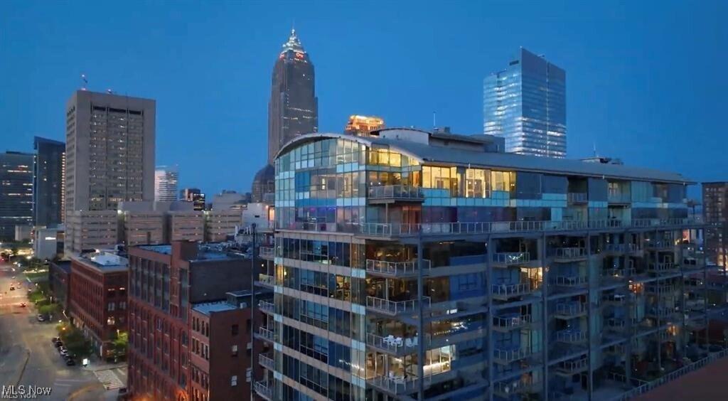 701 W Lakeside Ave in Cleveland, OH - Building Photo