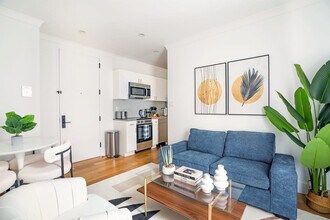 403 E 69th St in New York, NY - Building Photo - Building Photo