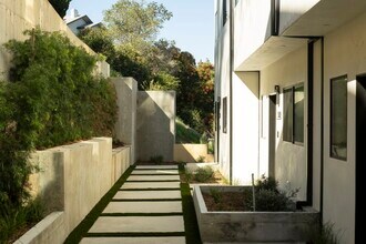 3849 Don Tomaso Dr in Los Angeles, CA - Foto de edificio - Building Photo