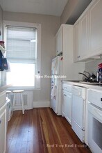 554 E 4th St, Unit 3 in Boston, MA - Building Photo - Building Photo
