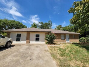 1000 Mulkey Ln in Denton, TX - Building Photo - Building Photo
