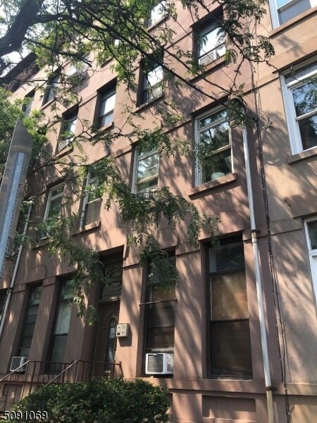 214 9th St in Jersey City, NJ - Foto de edificio - Building Photo