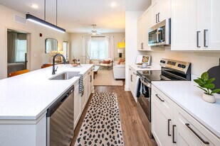 Point at Mid City in Baton Rouge, LA - Building Photo