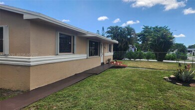 3295 NW 214th St in Miami Gardens, FL - Building Photo - Building Photo