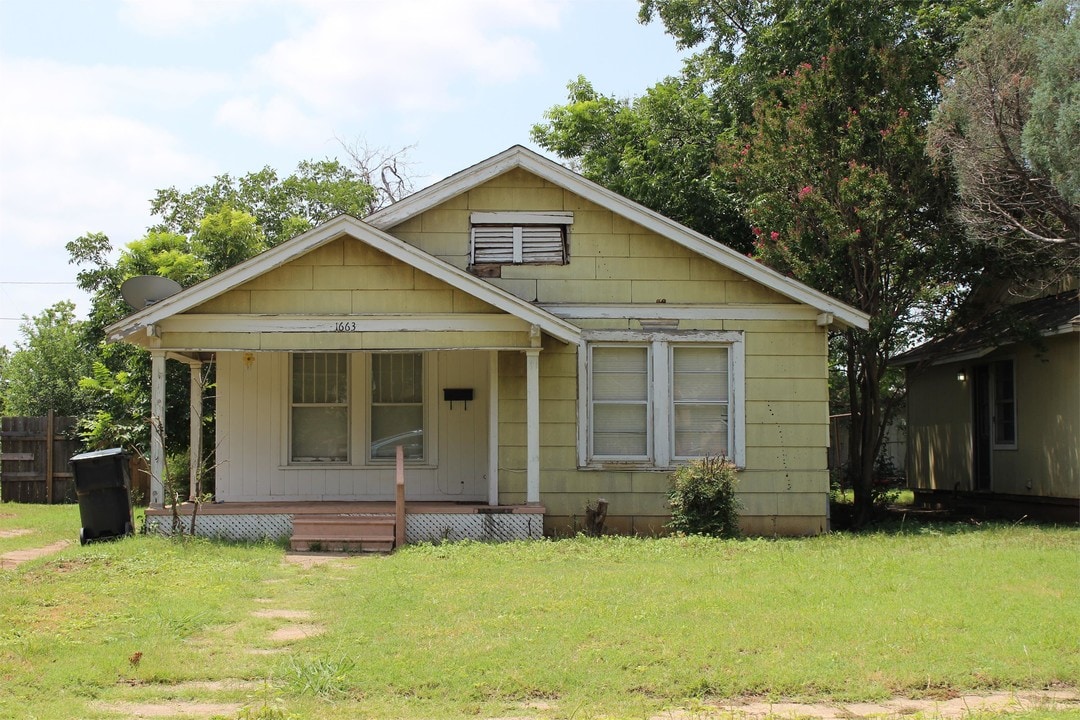 1663 McGregor Ave in Wichita Falls, TX - Foto de edificio