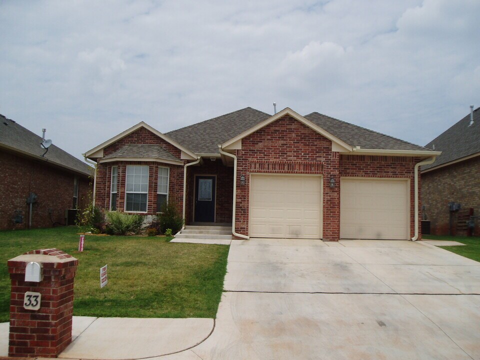 33 NW 156th St in Edmond, OK - Building Photo
