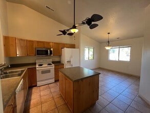 1173 W Snow Canyon Pkwy in Saint George, UT - Building Photo - Building Photo