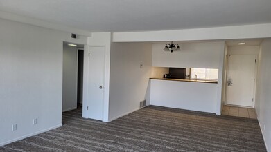 El Rancho Apartments in Millbrae, CA - Building Photo - Building Photo