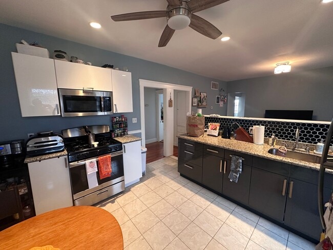 876 Adams St, Unit #3