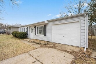 2725 Cimarron Dr in Kalamazoo, MI - Building Photo - Building Photo