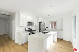 935 E Fairview Blvd in Inglewood, CA - Building Photo - Building Photo