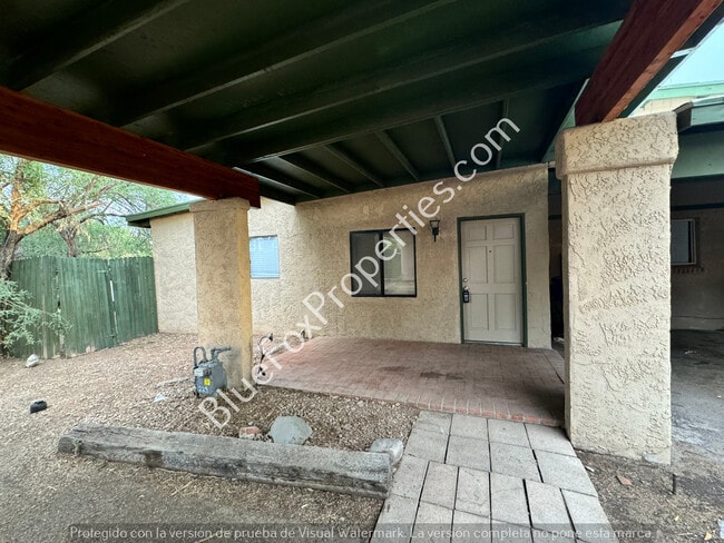 property at 3318 E Bellevue St