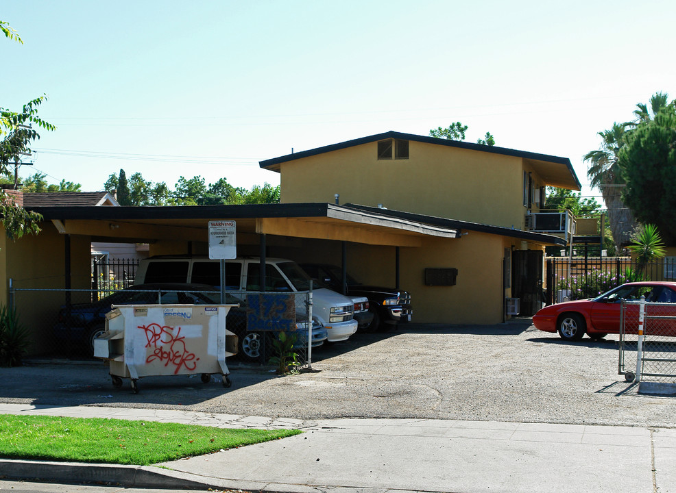 475 S Backer Ave in Fresno, CA - Building Photo