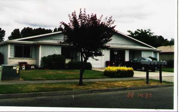 1305-1307 12th Ave NW in Puyallup, WA - Foto de edificio - Building Photo