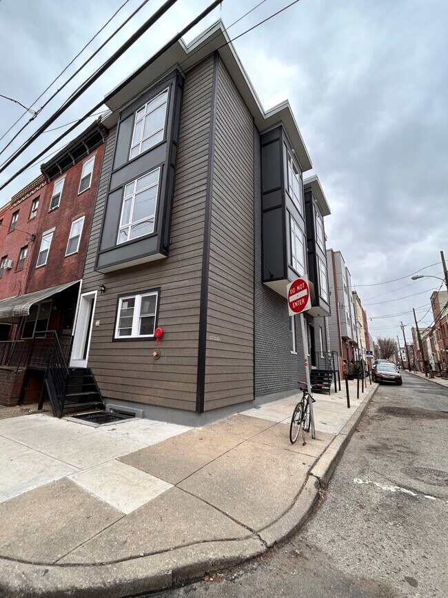 1328 S 6th St in Philadelphia, PA - Building Photo - Building Photo