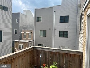 2052 Tasker St in Philadelphia, PA - Building Photo - Building Photo