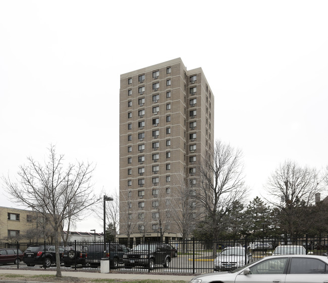 Franklin Towers in Minneapolis, MN - Building Photo - Building Photo