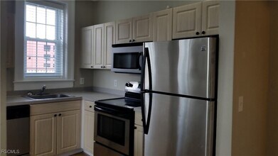 1415 Dean St, Unit 303 in Ft. Myers, FL - Building Photo - Building Photo