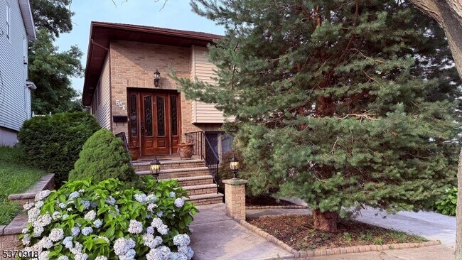203 Summit Cross in Rutherford, NJ - Building Photo - Building Photo