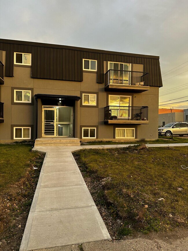 5203-5252 52 St in Drayton Valley, AB - Building Photo - Building Photo