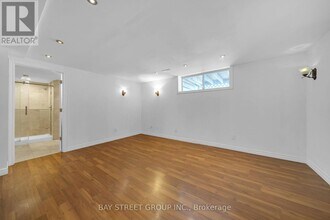 7 Kemano Rd in Aurora, ON - Building Photo - Building Photo