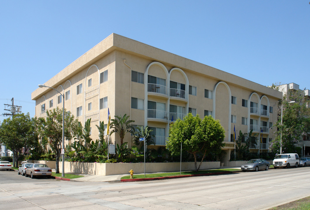 Pierre Towers in West Hollywood, CA - Foto de edificio