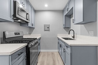 2300 E Commonwealth Ave in Fullerton, CA - Building Photo - Building Photo