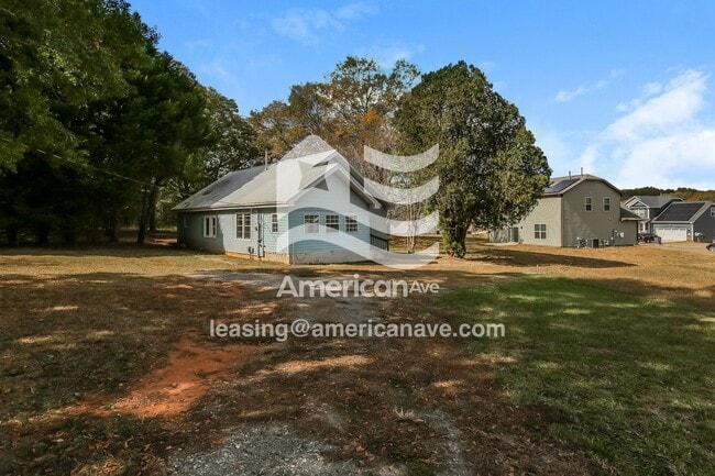 675 Hammett Store Rd in Lyman, SC - Foto de edificio - Building Photo