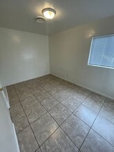 803 Knotts St in Bakersfield, CA - Building Photo - Building Photo