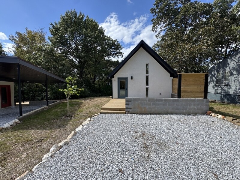 1111 S Ray Ave in Fayetteville, AR - Building Photo